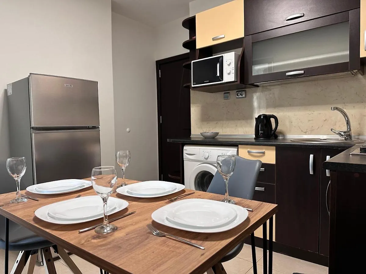 Елегантен Двустаен Апартамент Four Seasons 布尔加斯 0*,